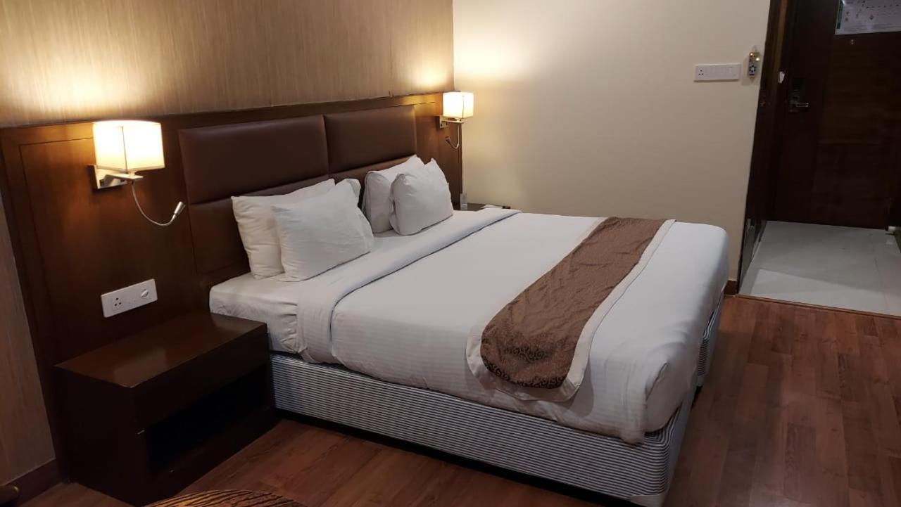 Hotel Casaya Inn Chinhat Экстерьер фото