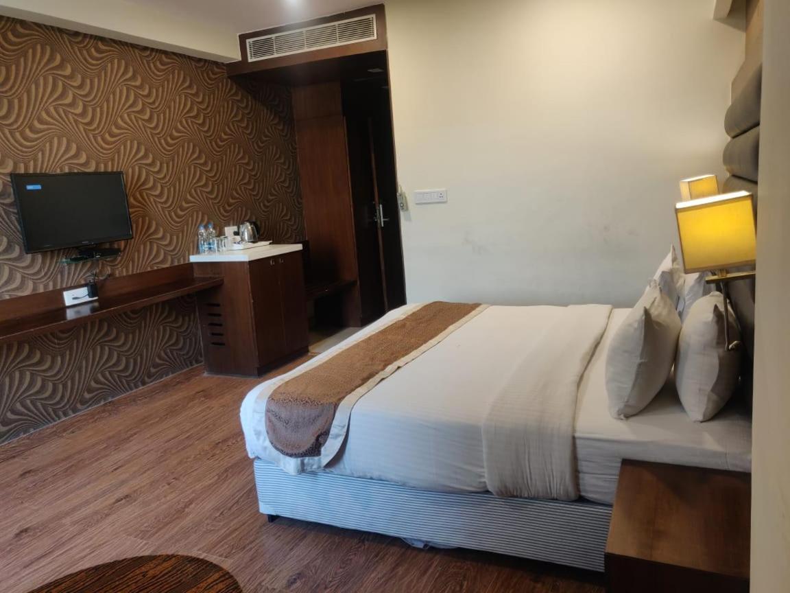 Hotel Casaya Inn Chinhat Экстерьер фото