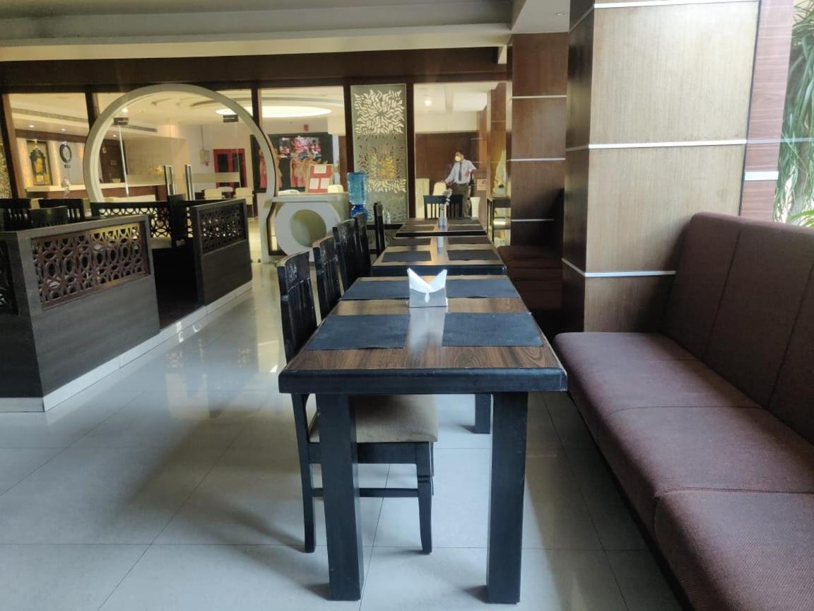 Hotel Casaya Inn Chinhat Экстерьер фото