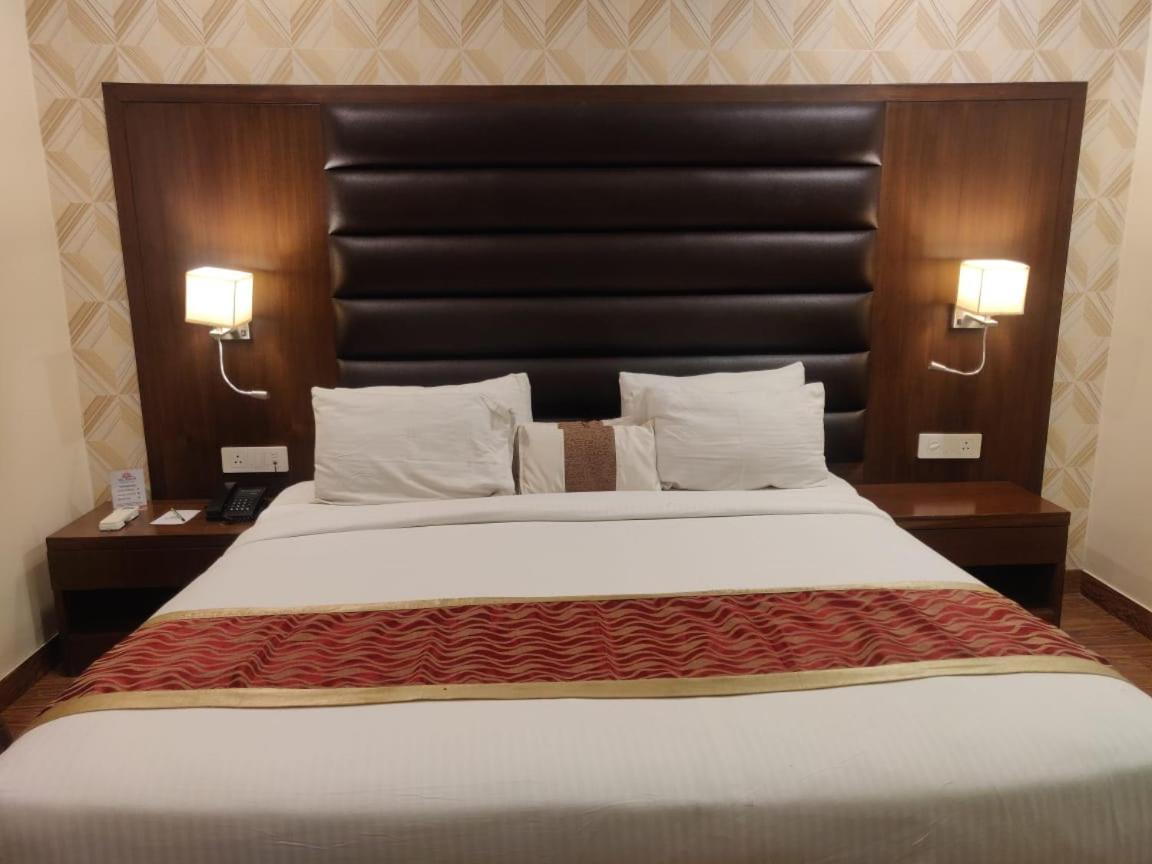 Hotel Casaya Inn Chinhat Экстерьер фото