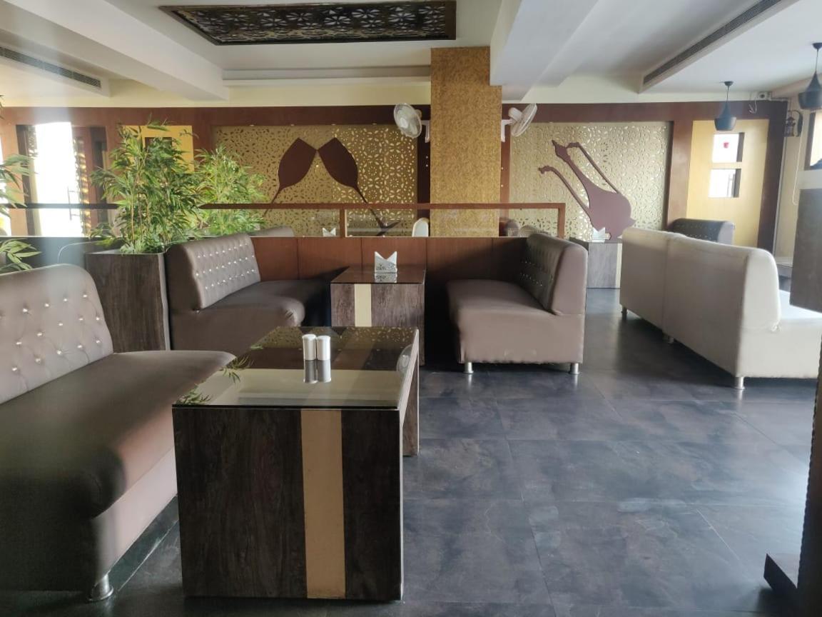 Hotel Casaya Inn Chinhat Экстерьер фото
