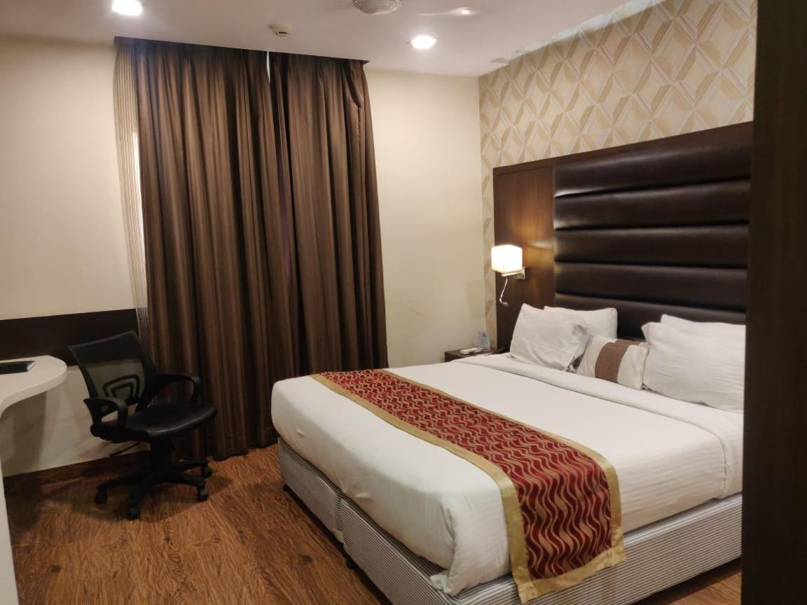 Hotel Casaya Inn Chinhat Экстерьер фото