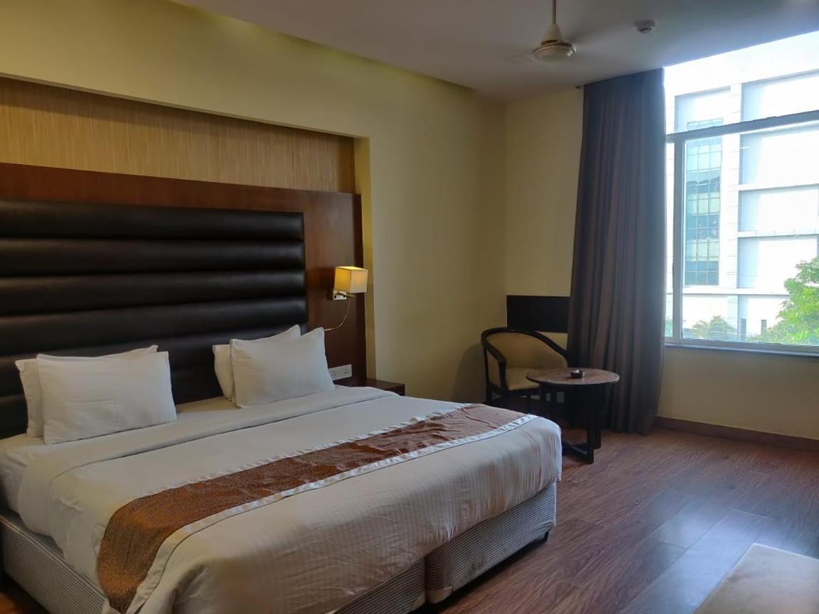 Hotel Casaya Inn Chinhat Экстерьер фото