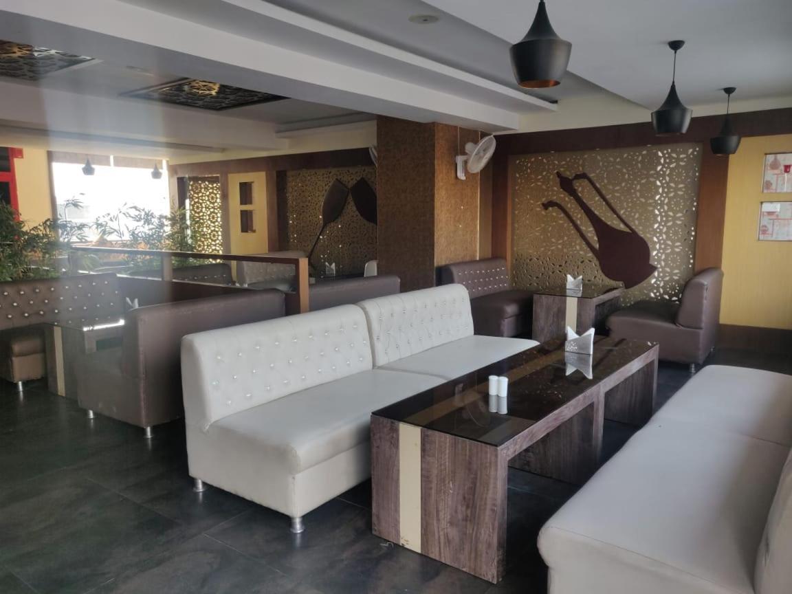 Hotel Casaya Inn Chinhat Экстерьер фото