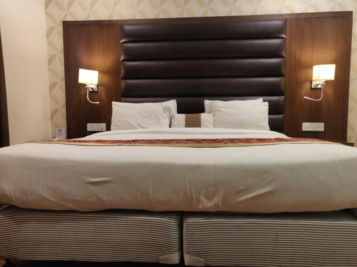 Hotel Casaya Inn Chinhat Экстерьер фото