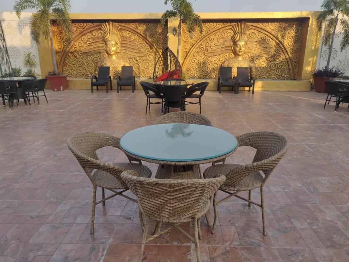 Hotel Casaya Inn Chinhat Экстерьер фото