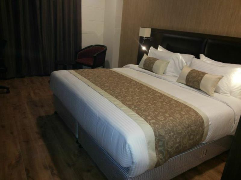 Hotel Casaya Inn Chinhat Экстерьер фото