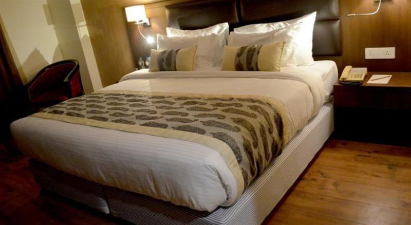 Hotel Casaya Inn Chinhat Экстерьер фото