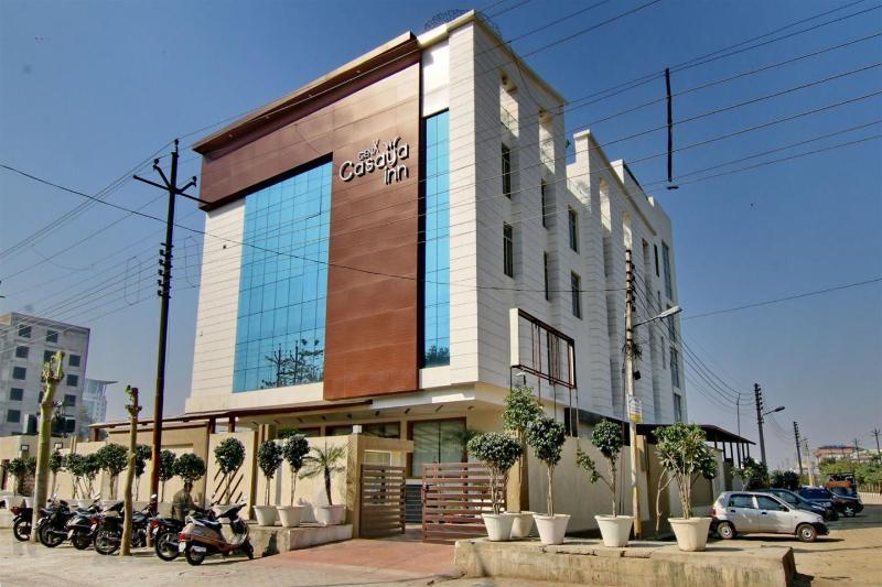 Hotel Casaya Inn Chinhat Экстерьер фото