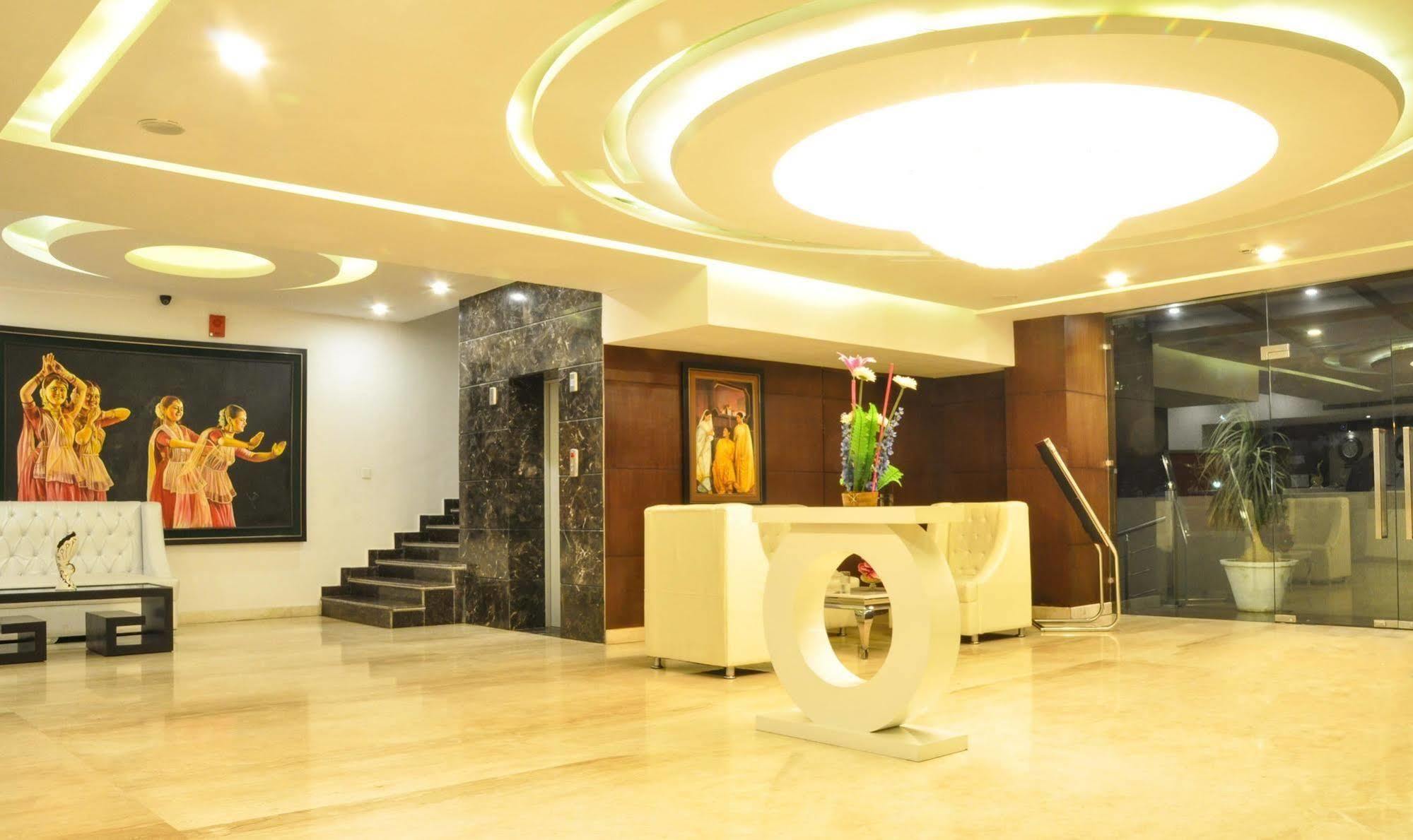Hotel Casaya Inn Chinhat Экстерьер фото